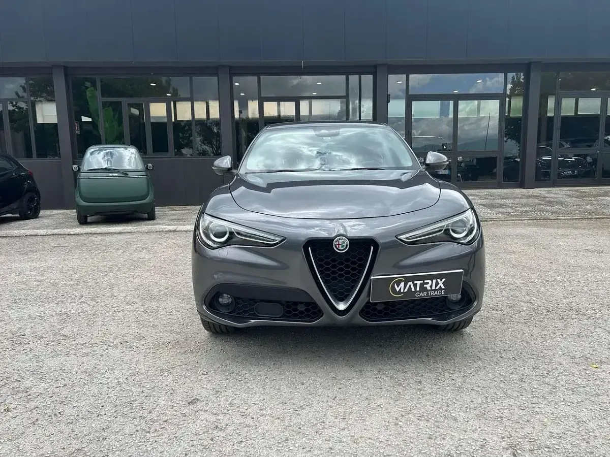Usata Alfa Romeo Stelvio Business 209 CV (153 kW) 2017 Grigio SUV
