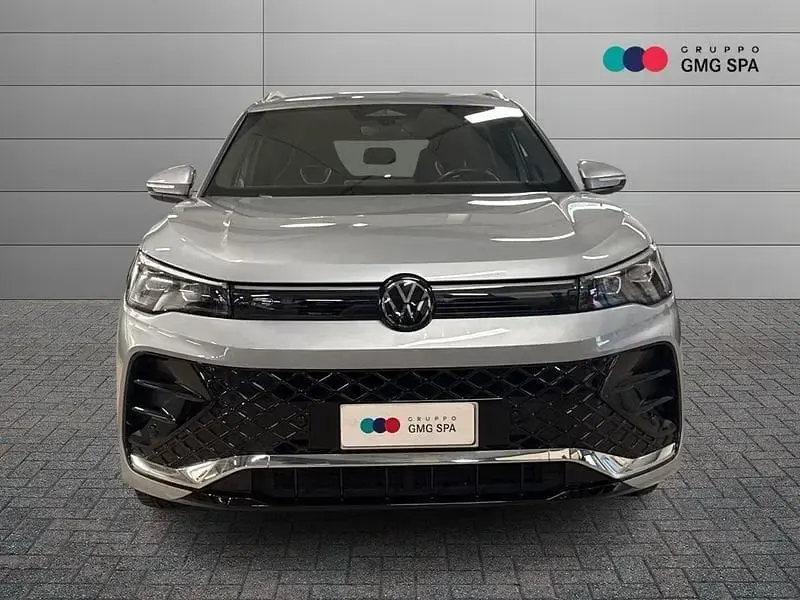Usata VW Tiguan R-line 150 CV (110 kW) 2024 Argento SUV