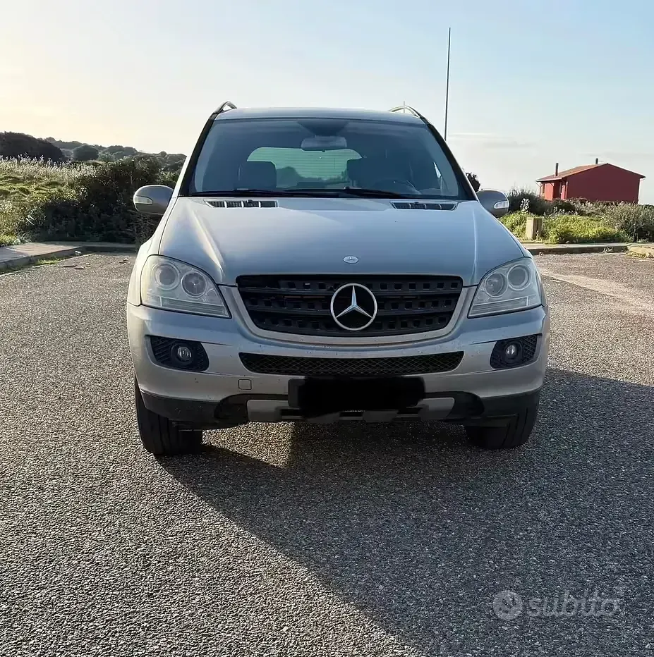 Usata Mercedes ML320 224 CV (164 kW) 2007 Grigio SUV