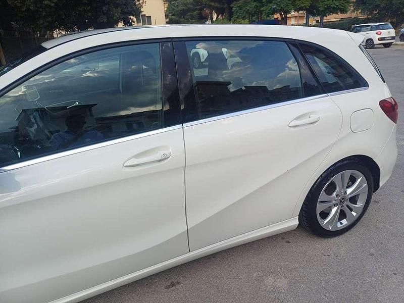 Usata Mercedes B200 136 CV (100 kW) 2019 Bianco Monovolume