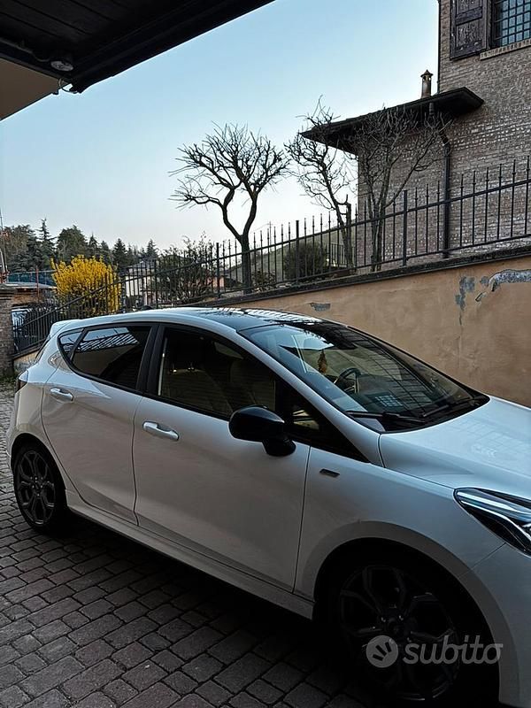 Usata Ford Fiesta ST-Line 86 CV (63 kW) 2018 Bianco Utilitaria