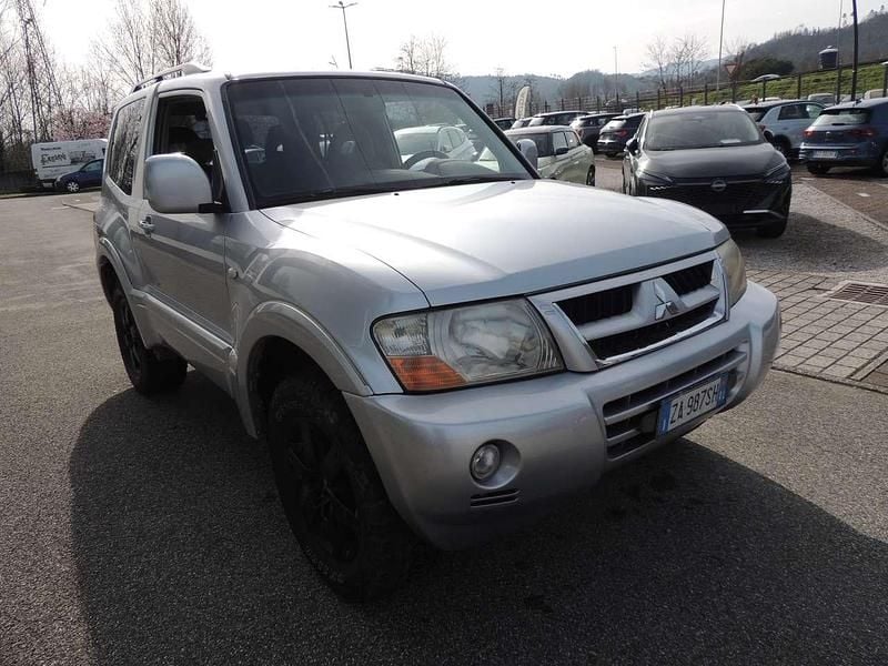 Usata Mitsubishi Pajero Invite 160 CV (117 kW) 2006 Grigio SUV