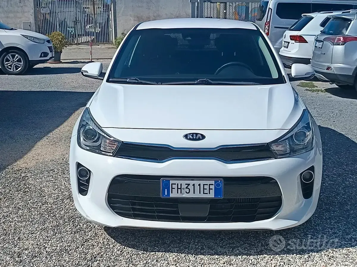 Usata Kia Rio 101 CV (74 kW) 2017 Bianco Berlina