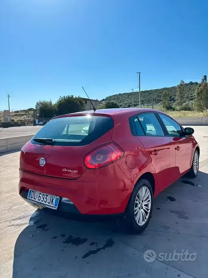 Usata Fiat Bravo 120 CV (88 kW) 2007 Rosso Utilitaria