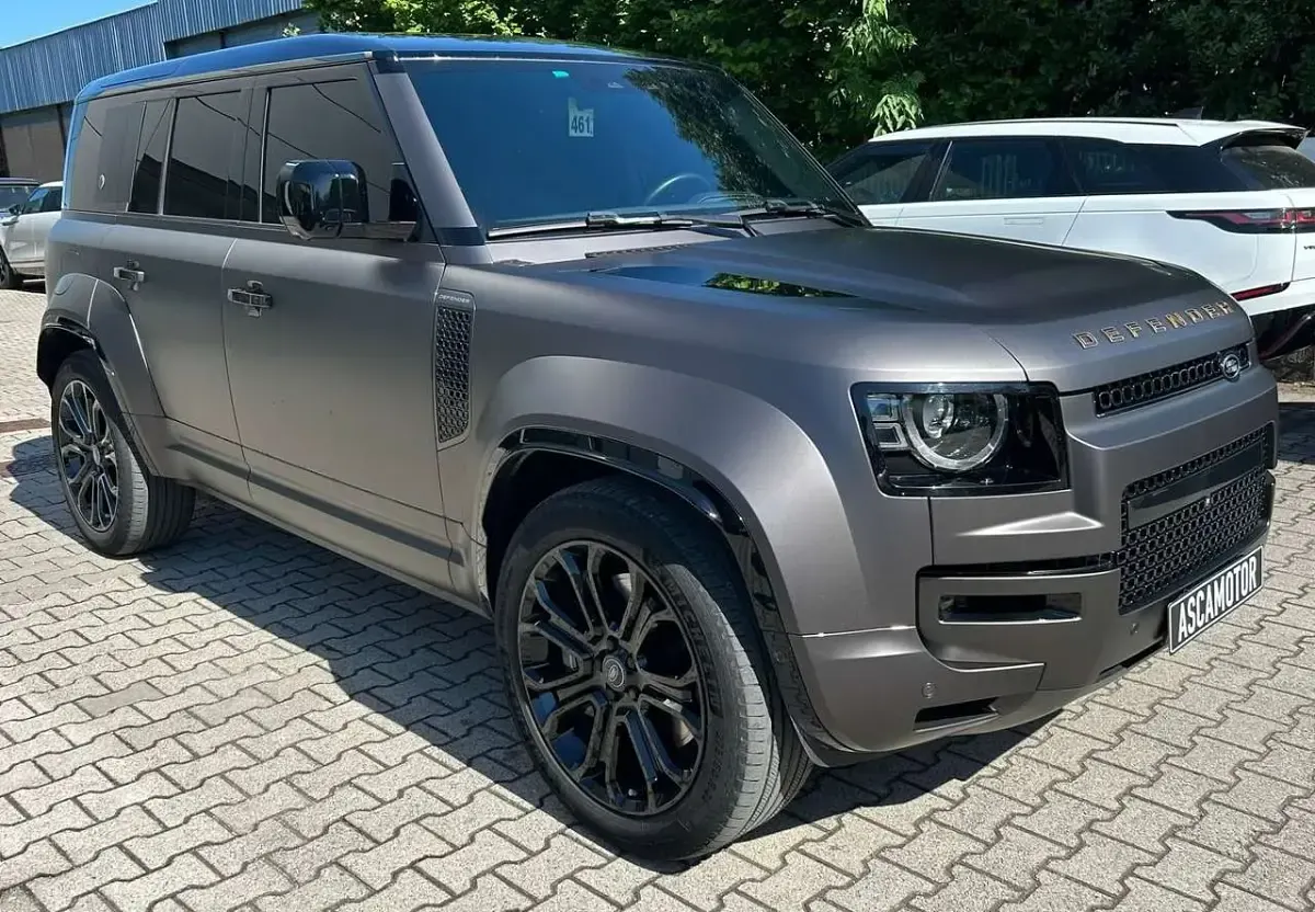 Usata Land Rover Defender 635 CV (467 kW) 2025 Grigio SUV