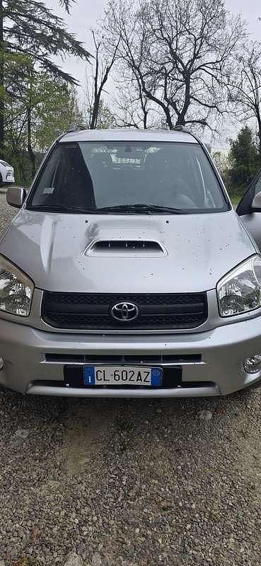 Usata Toyota RAV4 116 CV (85 kW) 2003 Argento SUV