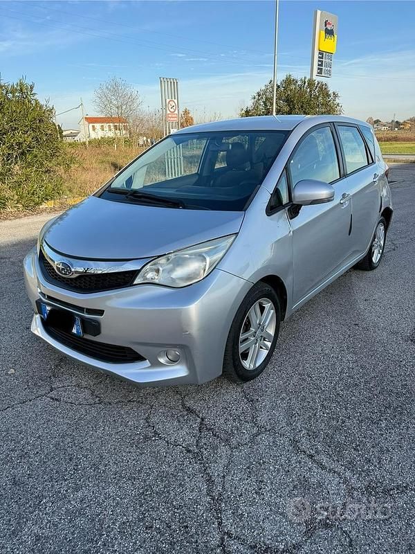 Grigio Usata 2011 Subaru Trezia Due volumi | 3000 € - Immagine 1/4