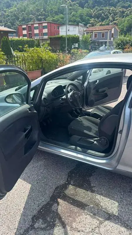 Usata Opel Corsa Club 80 CV (58 kW) 2011 Argento Utilitaria