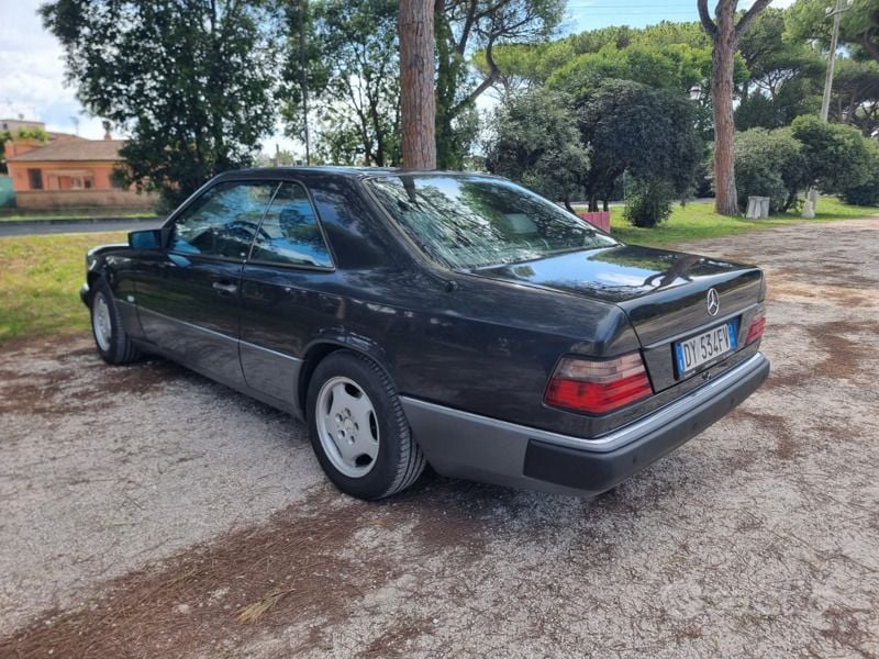 Usata Mercedes E300 188 CV (138 kW) 1992 Grigio Coupé