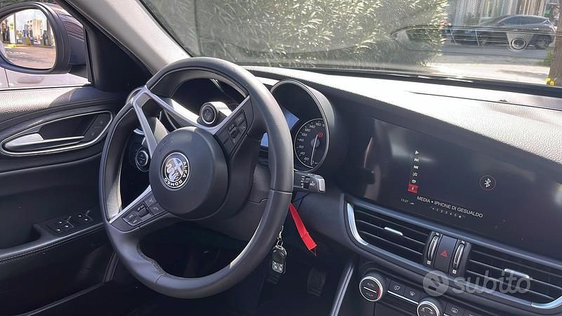 Usata Alfa Romeo Giulia 150 CV (110 kW) 2019 Grigio Berlina