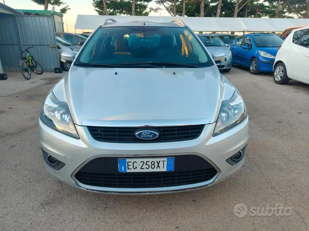 Usata Ford Focus 109 CV (80 kW) 2011 Grigio Station wagon