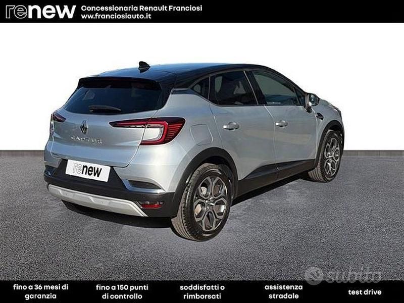 Usata Renault Captur Techno 101 CV (74 kW) 2023 Grigio chiaro SUV