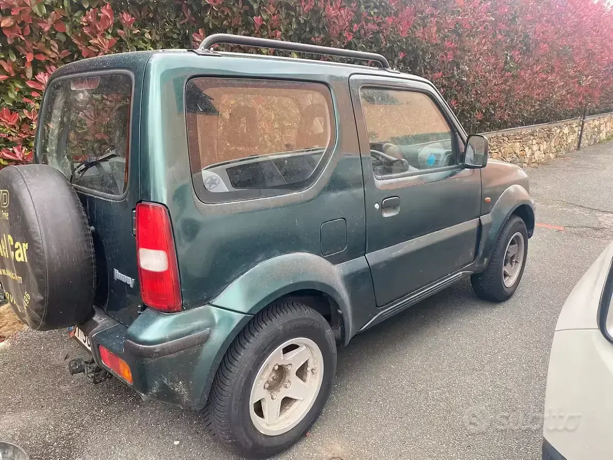 Second-hand Suzuki Jimny 85 CP (62 kW) 2005 Verde SUV