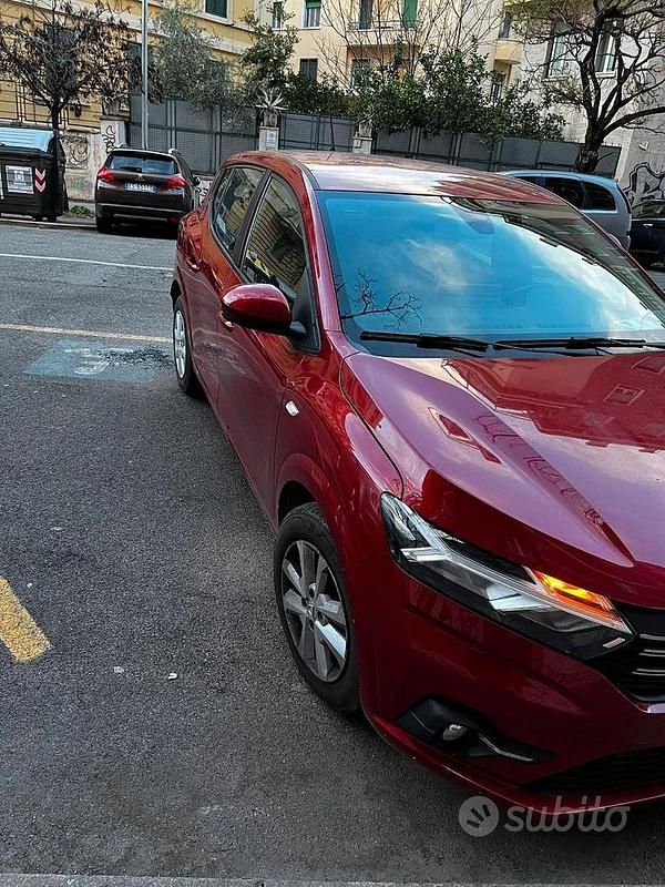 Rosso Usata 2023 Dacia Sandero Tre volumi | 9500 € - Immagine 1/4