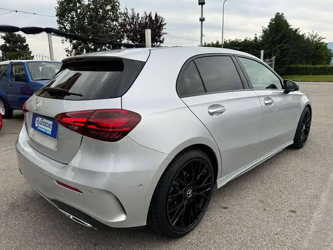 Usata Mercedes A180 AMG Line Premium Plus 116 CV (85 kW) 2023 Grigio Berlina