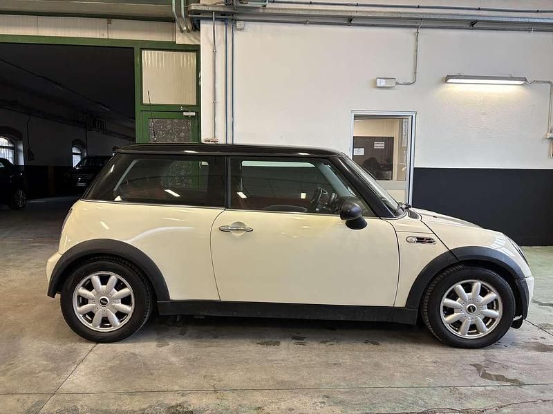 Begagnad Mini Cooper 116 HK (85 kW) 2003 Vit Halvkombi