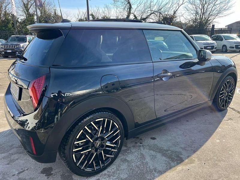 Usata Mini Cooper Favoured 204 CV (150 kW) 2024 Nero Utilitaria