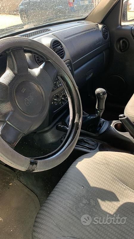 Usata Jeep Cherokee 143 CV (105 kW) 2004 SUV