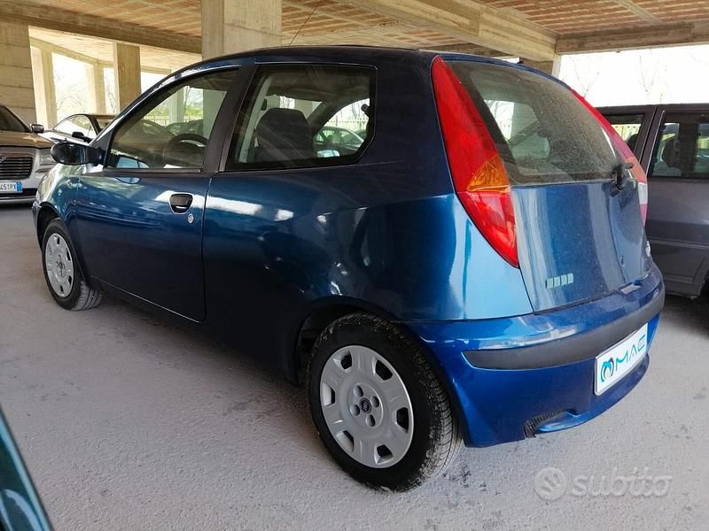 Usata Fiat Punto 60 CV (44 kW) 2000 Blu Utilitaria