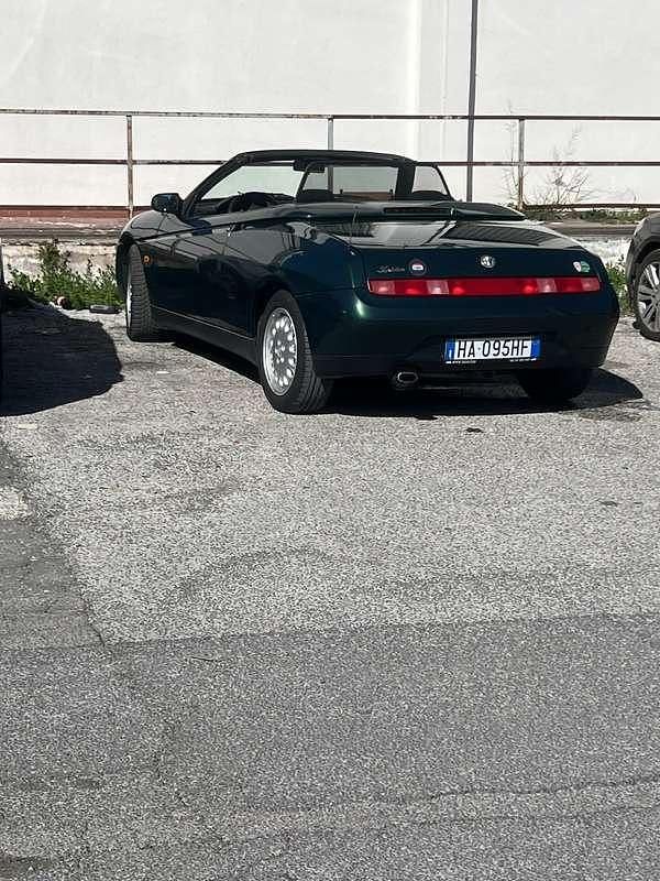Usata Alfa Romeo Spider 122 CV (89 kW) 1995 Verde Cabrio