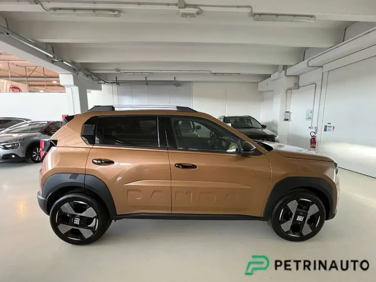 Usata Fiat Grande Panda La Prima 101 CV (74 kW) 2025 Bronzo luna met. Utilitaria