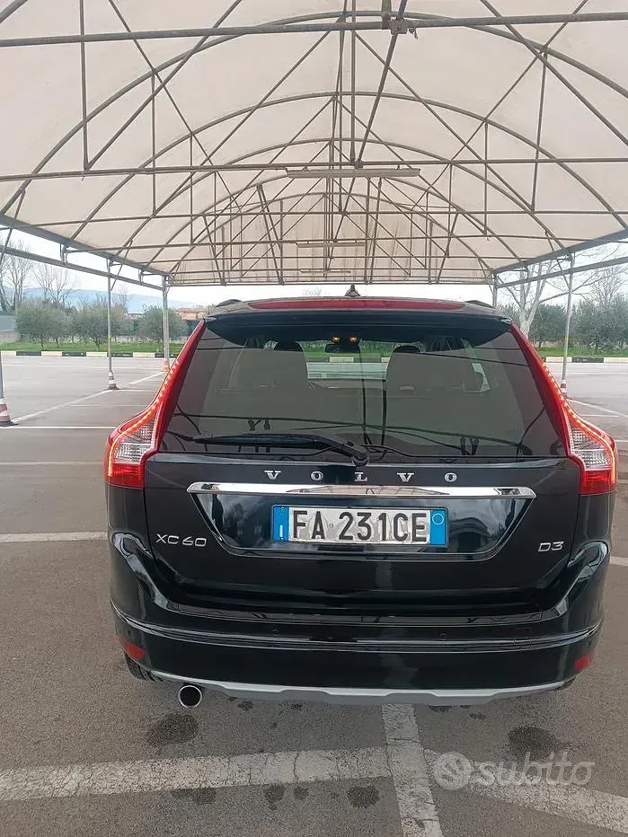 Usata Volvo XC60 Momentum 150 CV (110 kW) 2015 Nero SUV