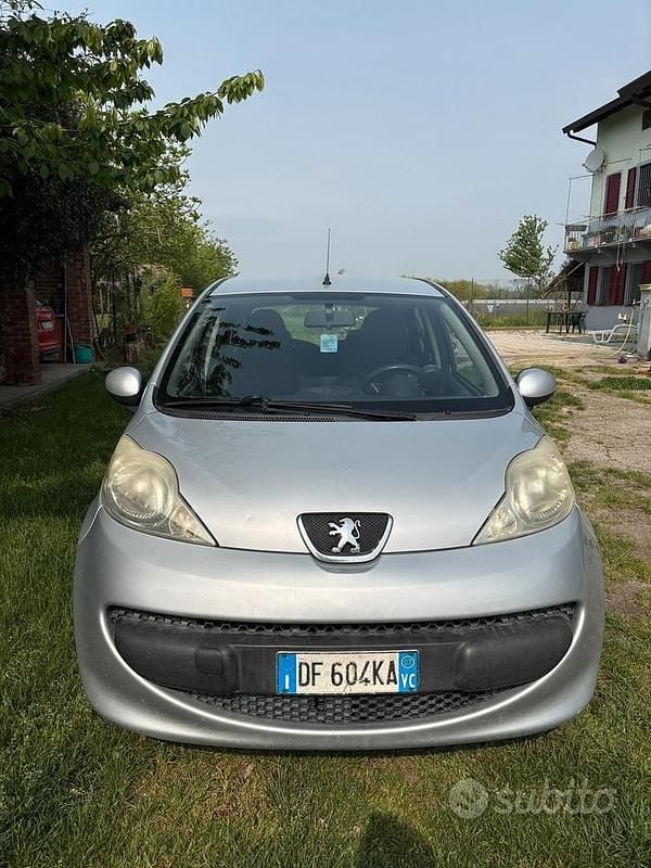 Usata Peugeot 107 68 CV (50 kW) 2007 Grigio Utilitaria