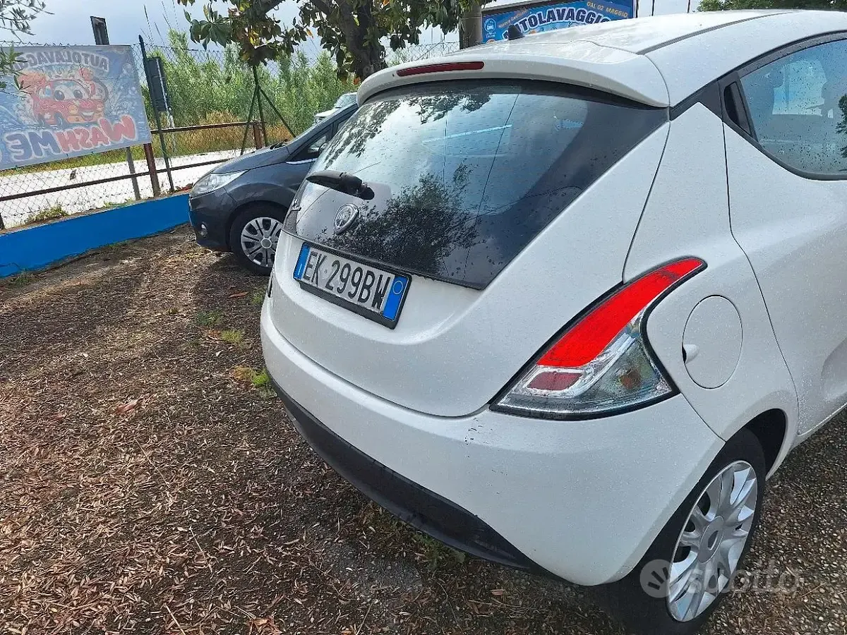 Usata Lancia Ypsilon 95 CV (69 kW) 2011 Utilitaria