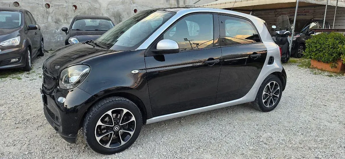 Usata Smart ForFour Passion 71 CV (52 kW) 2016 Nero Utilitaria