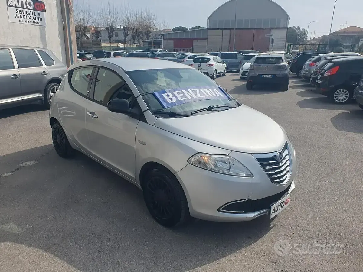 Usata Lancia Ypsilon 69 CV (50 kW) 2014 Grigio Utilitaria