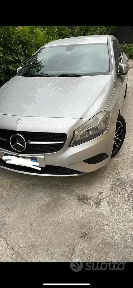 Usata Mercedes A180 109 CV (80 kW) 2014 Grigio Utilitaria
