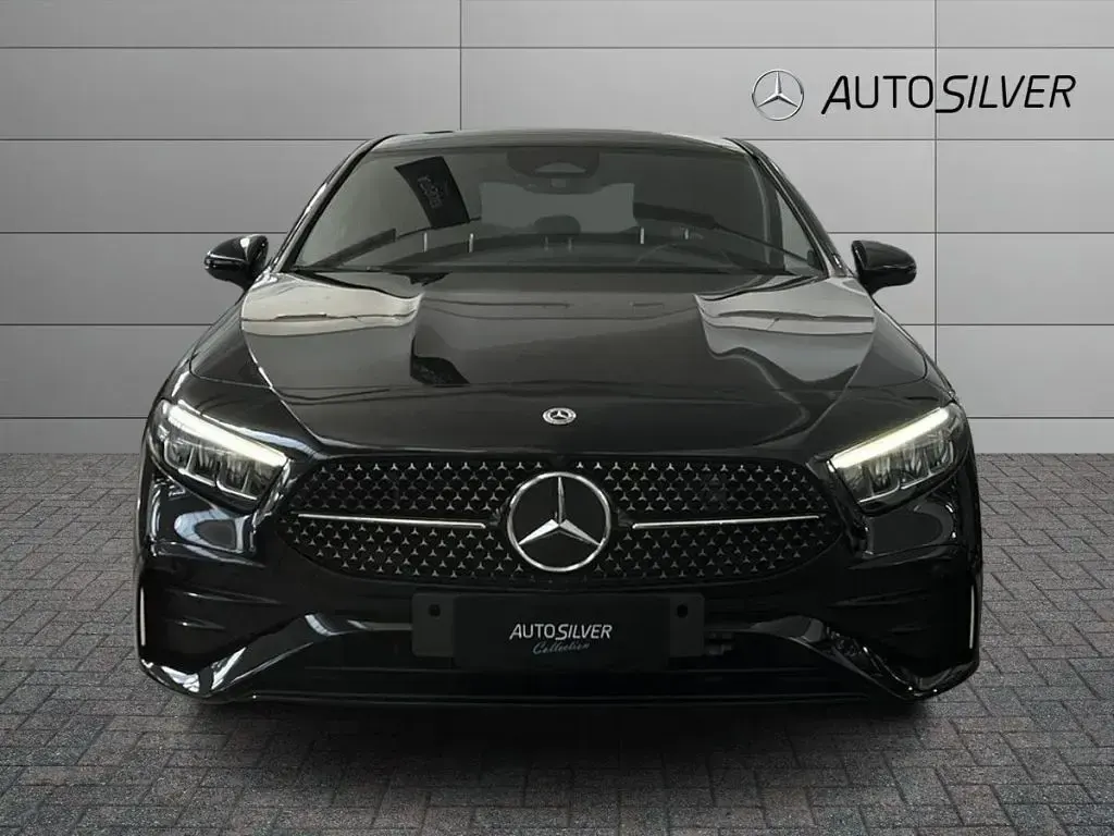 Usata Mercedes A180 Advanced Plus 116 CV (85 kW) 2023 Nero / metallizzato Berlina
