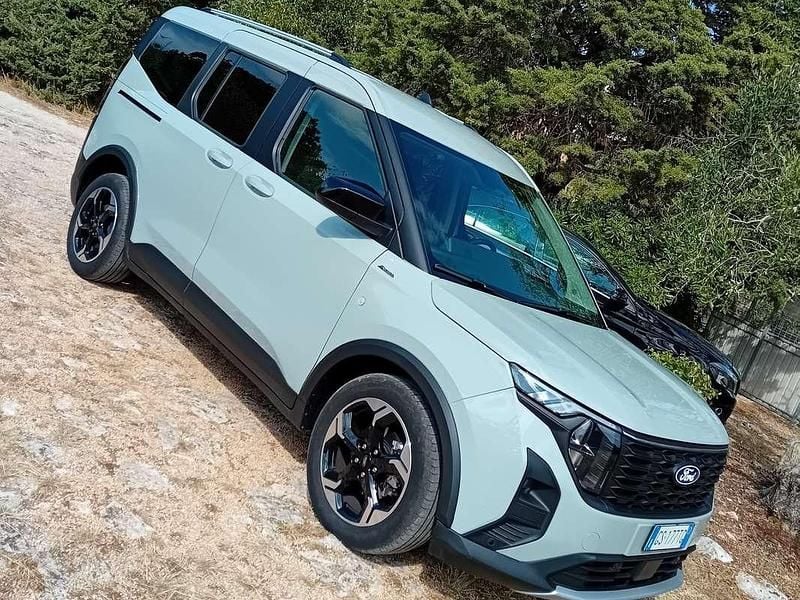 Usata Ford Tourneo Active 125 CV (91 kW) 2024 Grigio Furgone