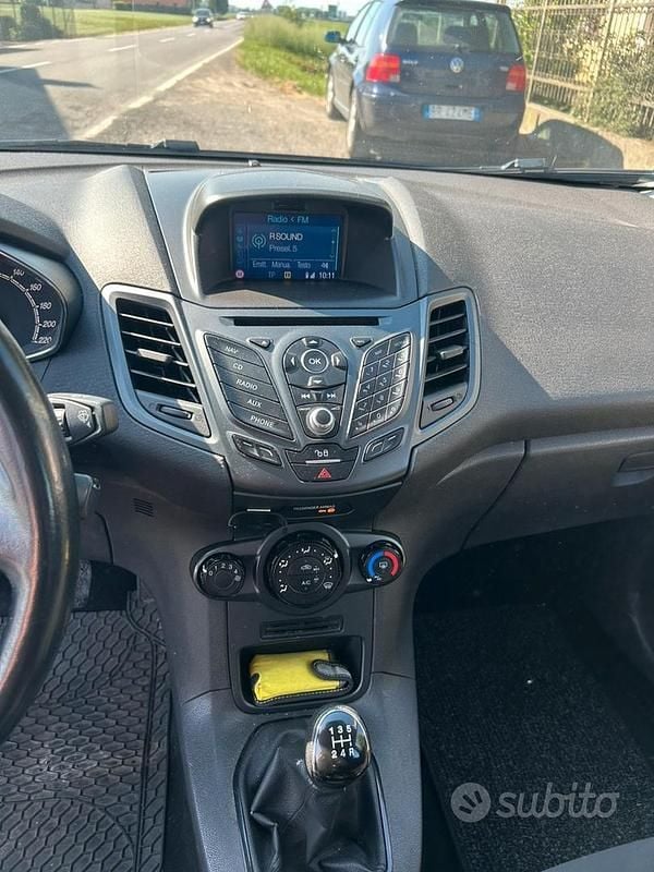 Usata Ford Fiesta 75 CV (55 kW) 2016 Blu Utilitaria