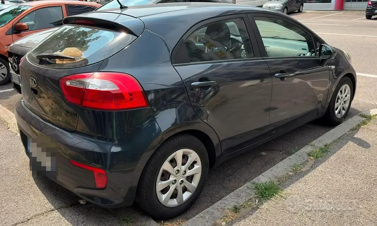 Usata Kia Rio 85 CV (62 kW) 2015 Bluazzurro Berlina