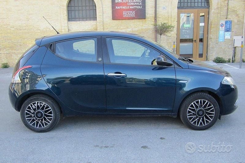 Usata Lancia Ypsilon 69 CV (50 kW) 2015 Verde Utilitaria