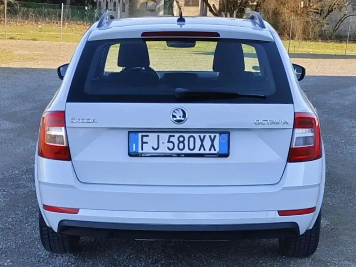 Begagnad Skoda Octavia Executive 116 HK (85 kW) 2017 Vit Kombi