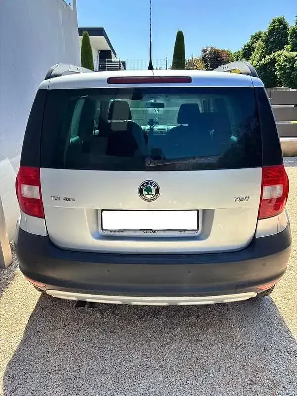 Usata Skoda Yeti Adventure 140 CV (102 kW) 2009 Grigio SUV