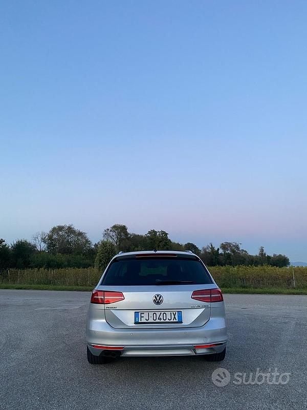 Usata VW Passat Highline 190 CV (139 kW) 2017 Grigio Station wagon