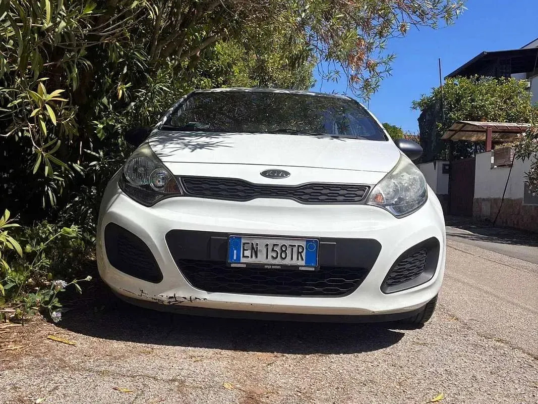 Usata Kia Rio EX 75 CV (55 kW) 2012 Bianco Berlina