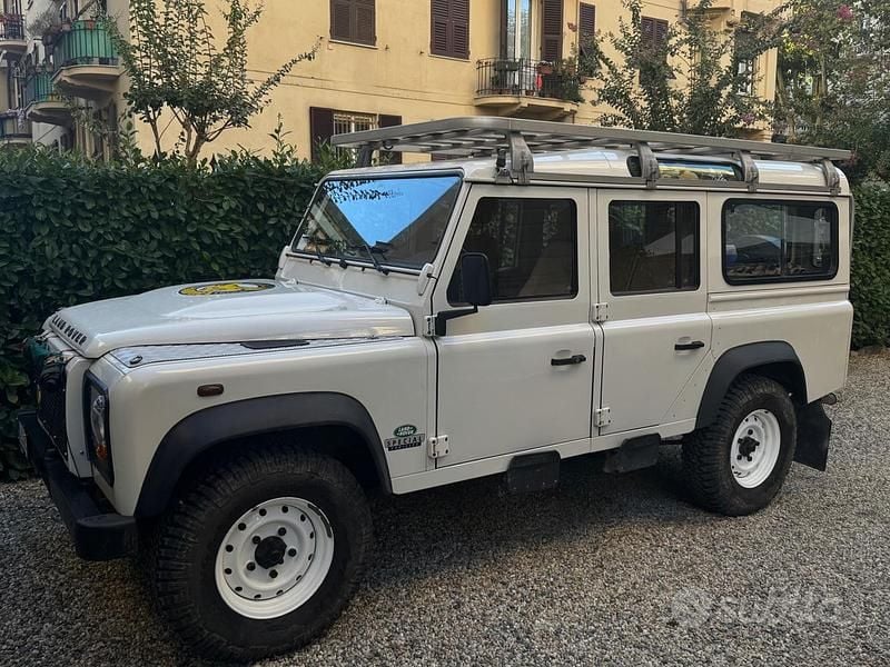 Bianco Usata 2008 Land Rover Defender SUV | 40.000 € (Buon prezzo) - Immagine 1/4