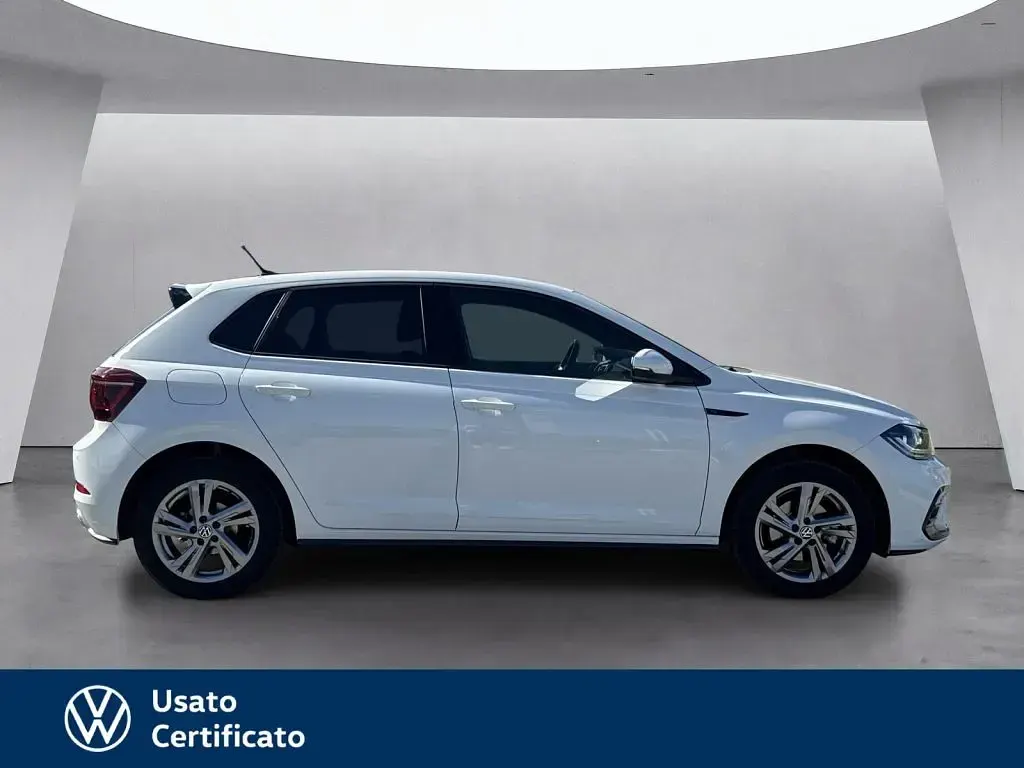 Usata VW Polo R-line 110 CV (80 kW) 2023 Bianco / pastello Utilitaria