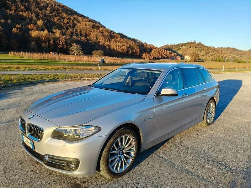 Usata BMW 520 Luxury Line 190 CV (139 kW) 2016 Argento Station wagon