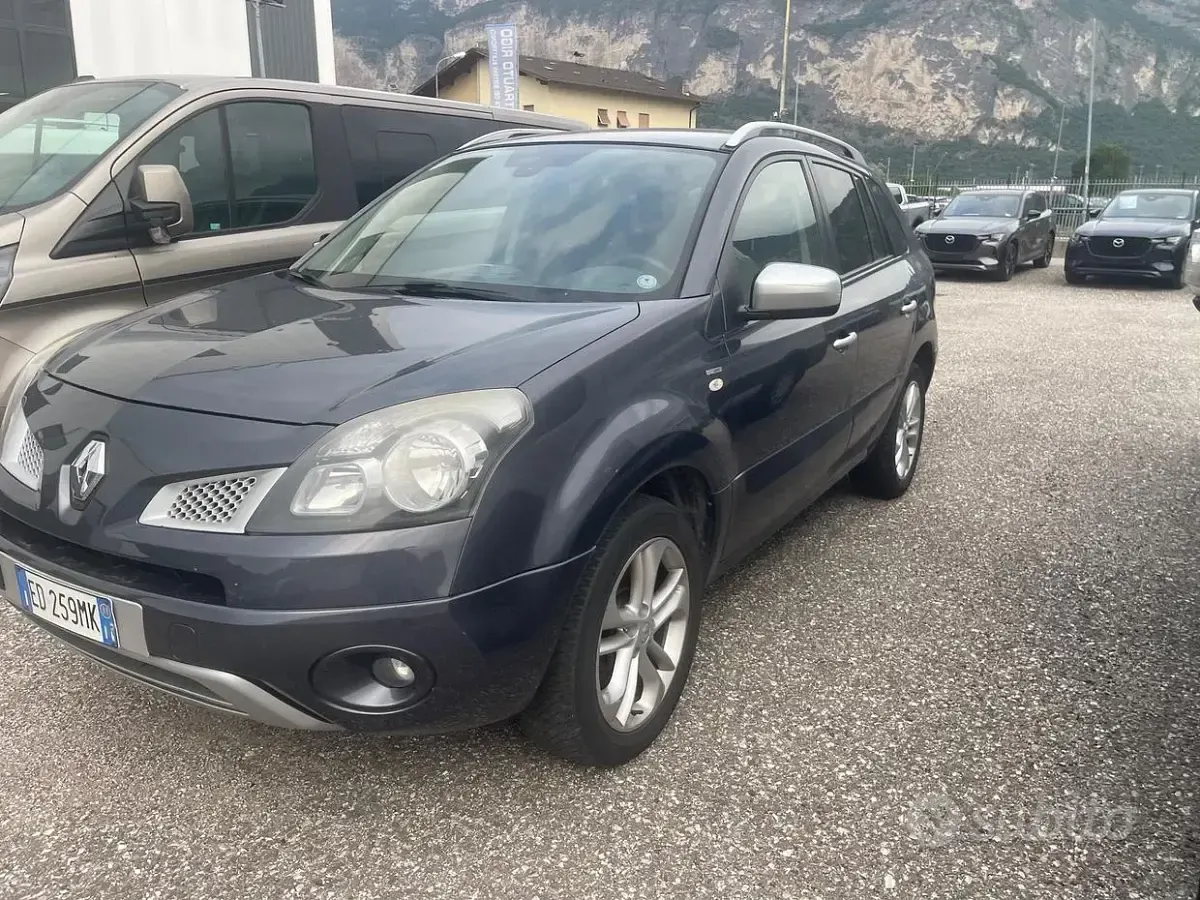 Usata Renault Koleos Luxe 150 CV (110 kW) 2011 Grigio SUV