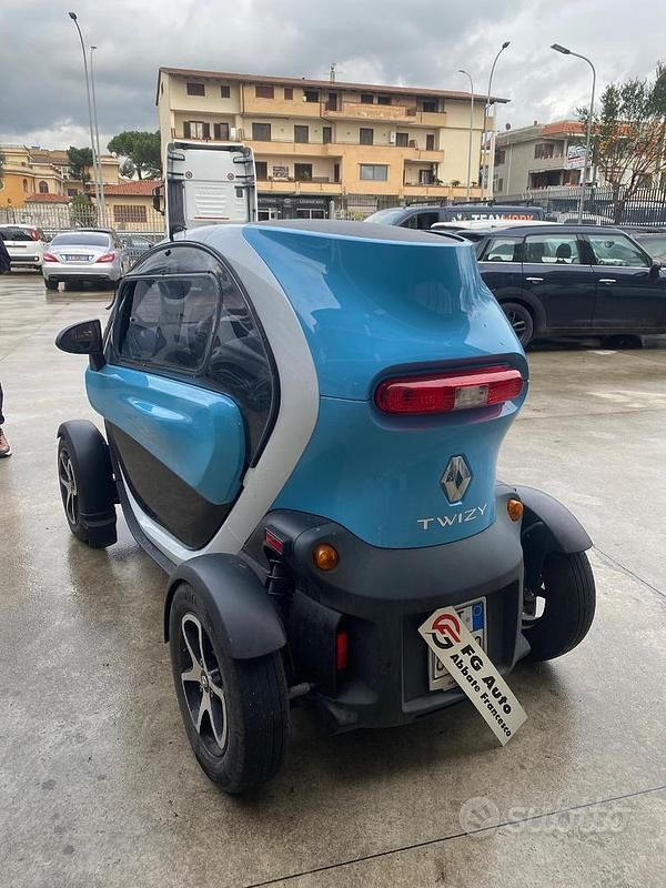 Usata Renault Twizy 80 kW (109 CV) 2021 Blu Utilitaria
