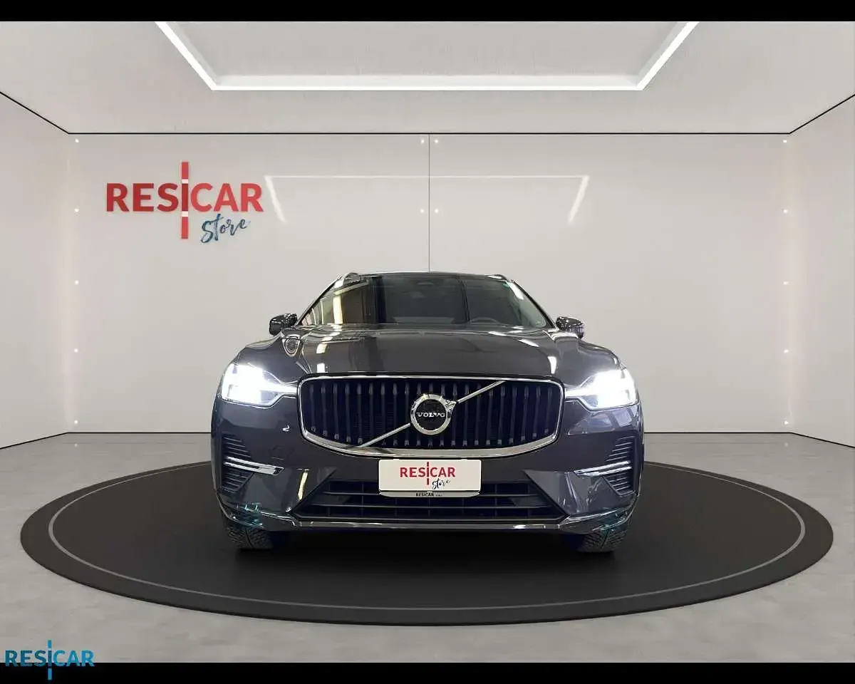 Usata Volvo XC60 Core 197 CV (144 kW) 2023 Platinum silver SUV
