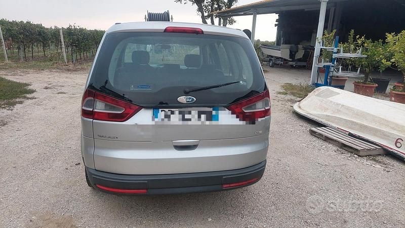 Begagnad Ford Galaxy 116 HK (85 kW) 2008 Grå Minibuss