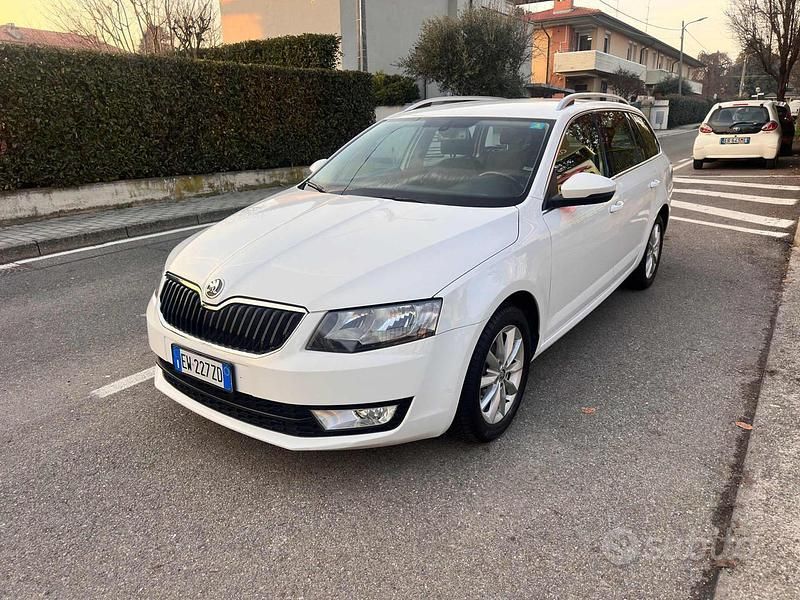 Usata Skoda Octavia Elegance 105 CV (77 kW) 2014 Bianco Station wagon