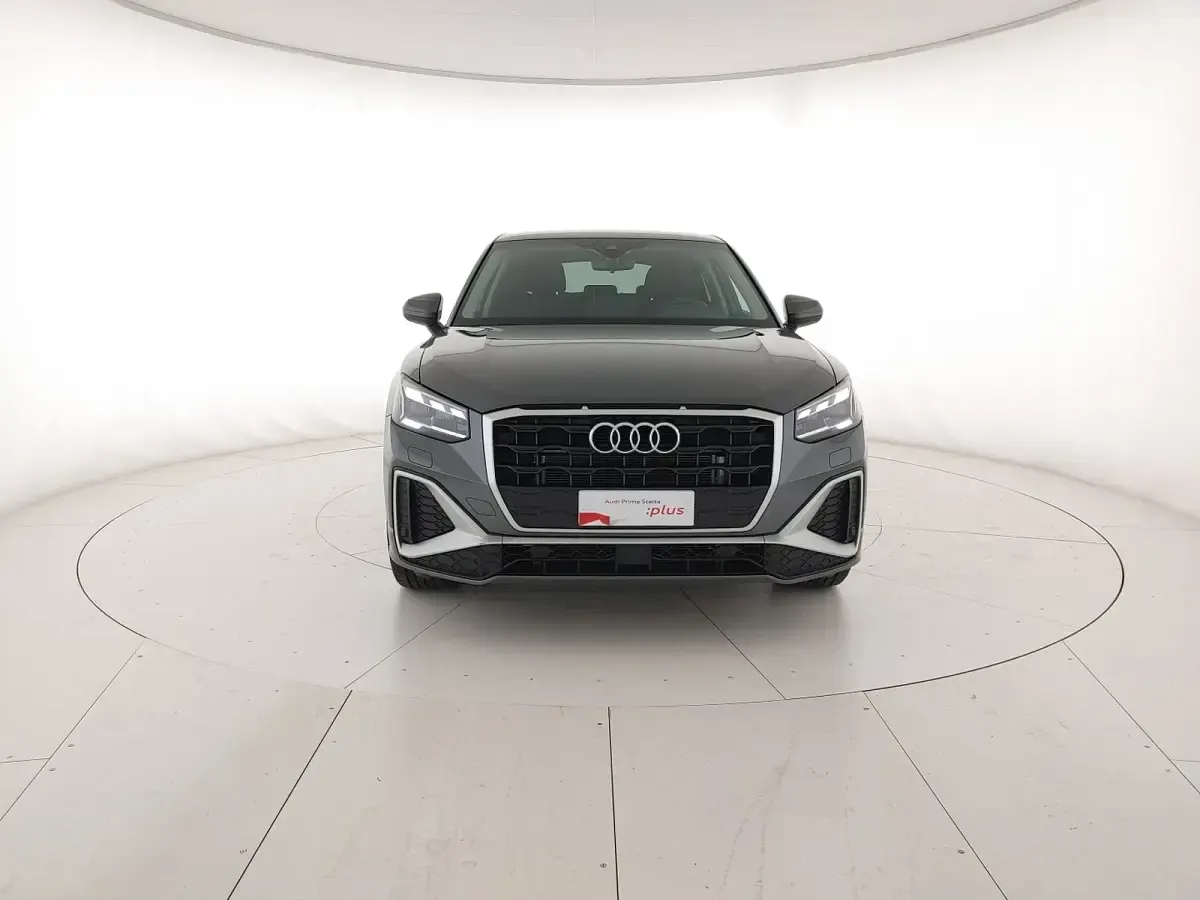 Begagnad Audi Q2 S-Line 150 HK (110 kW) 2025 Grå SUV