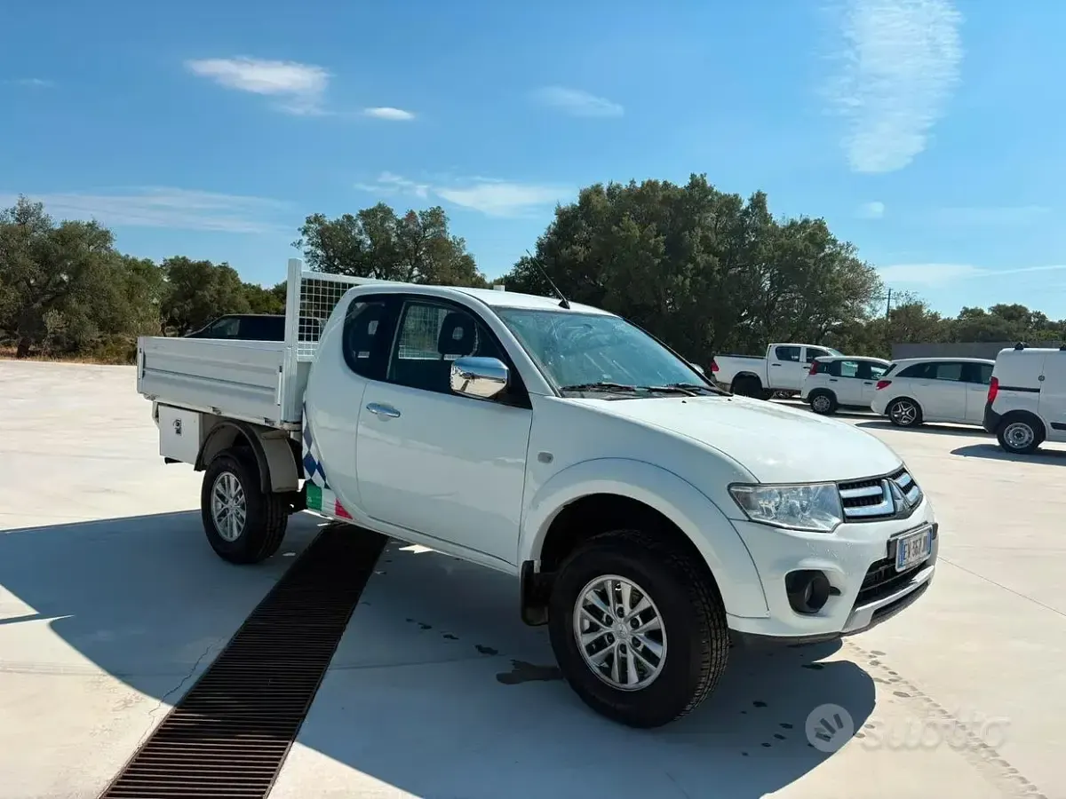 Usata Mitsubishi L200 178 CV (130 kW) 2014 Bianco Pick-up
